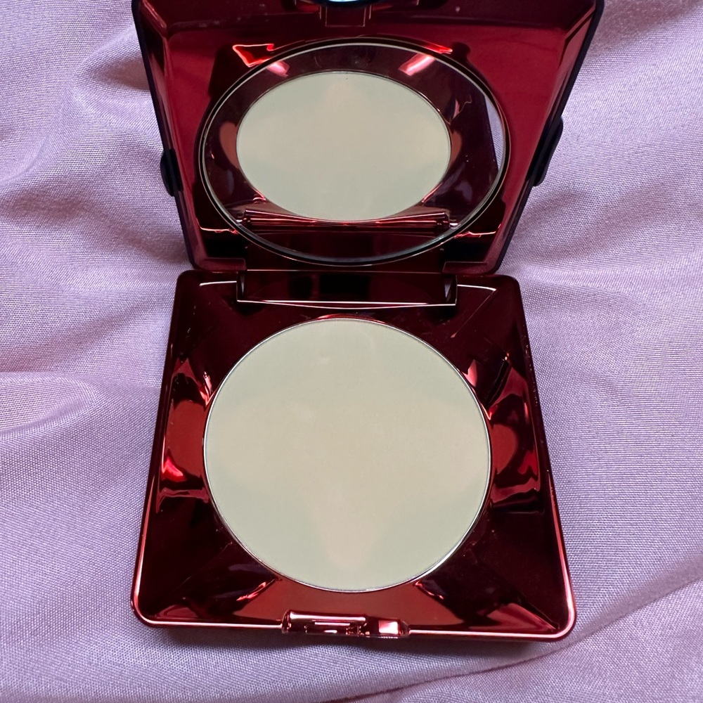 KVD Powder Foundation in TAN NEW - Picture 3 of 4
